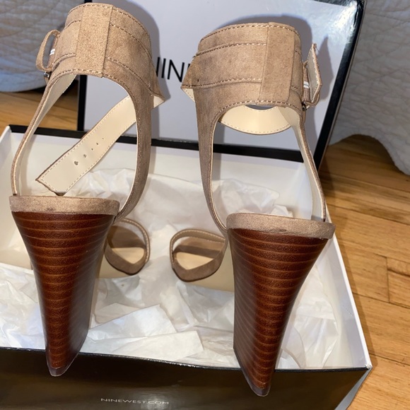 Like New Nine West Wrap Heeled Sandal - Picture 8 of 11